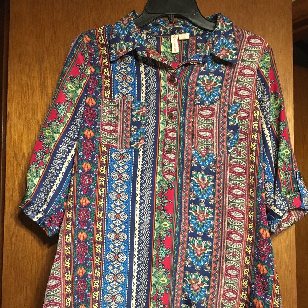 Red camel high low 3 button blouse